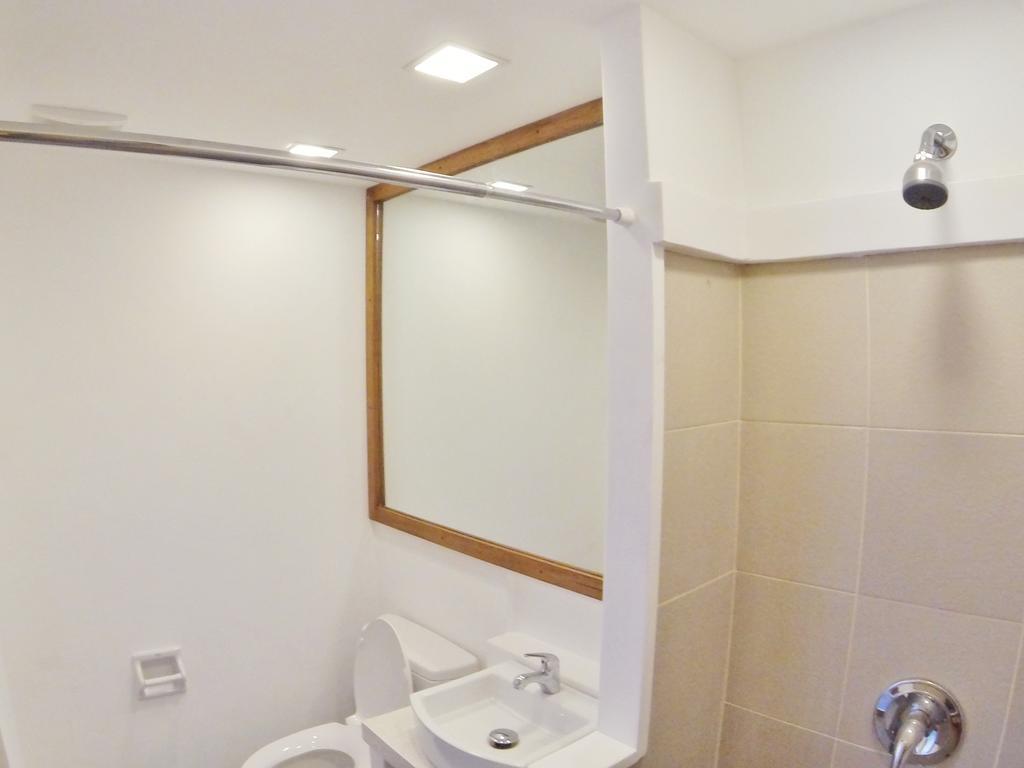 Brblock Boutique And Residences Makati City Екстер'єр фото